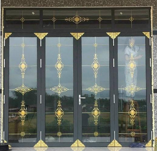 Bộ cửa nhôm Xingfa màu xám lắp đặt cho mặt tiền nhà phố