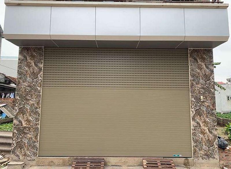 Cửa cuốn nan nhôm khe thoáng lắp cho mặt tiền cửa hàng