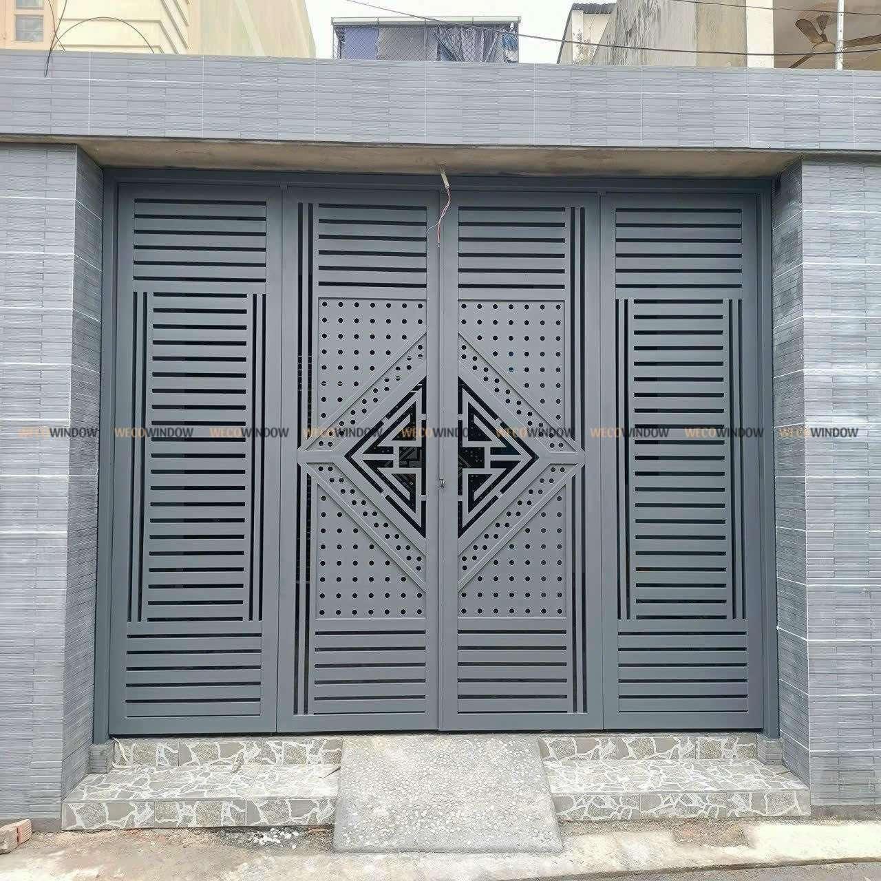 Cổng sắt mỹ thuật uốn hoa văn sơn tĩnh điện màu đen